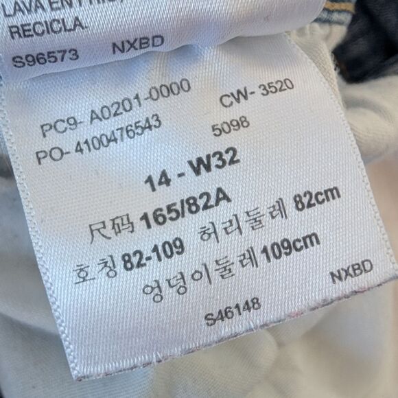 Levi's Mid Rise Distressed Cut Off Denim Shorts Cowgirl Size 14 W 32 - Picture 9 of 9